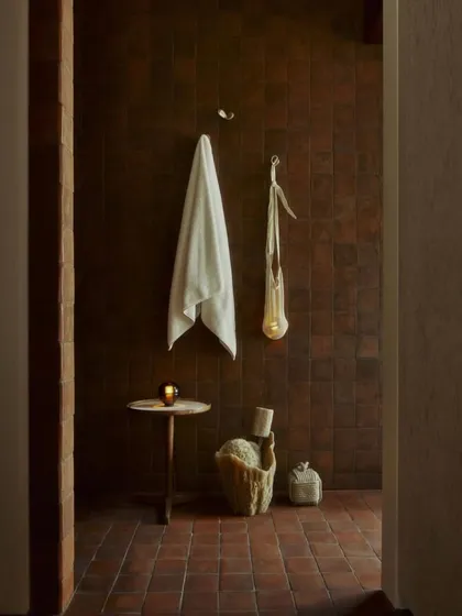 The Bocci 14p adds a touch of warm, ambient light to this rustic bathroom. Being fully wireless and rechargeable, it can be placed anywhere to enhance the mood.