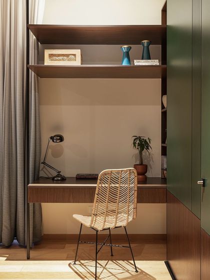 A duplicate of image 92, showing the cozy, built-in study nook.