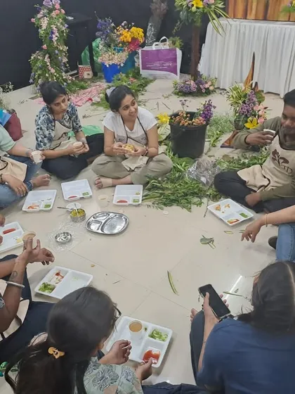 A throwback to a snack break that turned into a beautiful moment of friendship. Our classes are not just about learning; they are about building a supportive community of fellow floral enthusiasts.