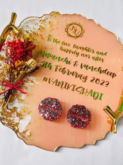 A peach-colored tray with a pop of red from a miniature bouquet. This design is all about celebrating with color and sparkle.