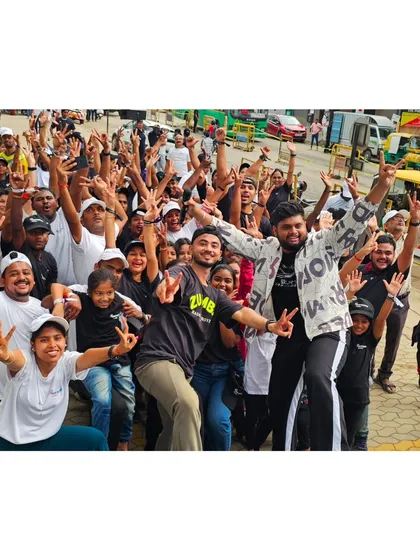The result of a great session is always a sea of happy, energized faces. This group photo from the Narayana Health Walkathon captures the incredible team spirit and joy that movement brings. Sang ka rang chadhta hi chadhta hai!