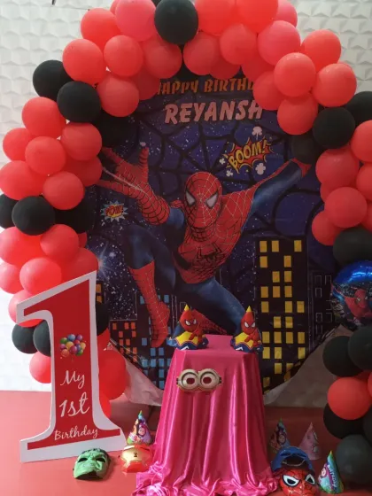 Another shot of the Spiderman theme, highlighting the balloon arch and custom backdrop.