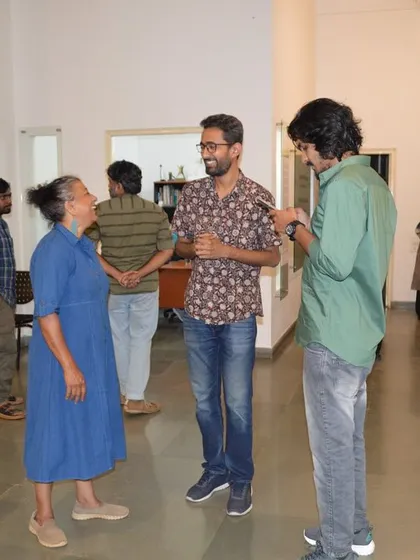 Artist Shakuntala Kulkarni in conversation with guests at her preview.
