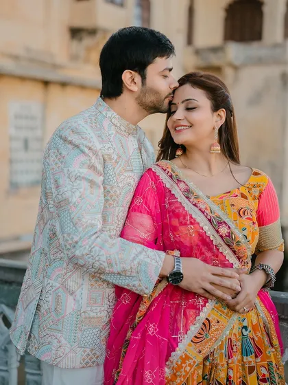 A tender forehead kiss, a classic romantic pose that we capture with elegance against the royal backdrop of a Udaipur palace.