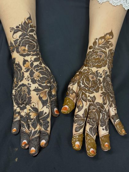 This design shows the difference between fresh henna paste and the developing stain. The bold floral pattern looks stunning at every stage.
