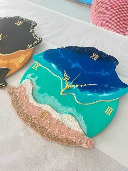 Paint Cafe Studio - Corporate Art Workshops Stunning Resin Art (Clocks, Trays & Decor) photo 16
