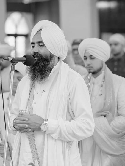 A moment of prayer and kirtan during the Sikh wedding ceremony. I focus on capturing the spiritual atmosphere and the devotion of the family.