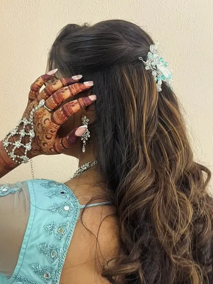 The rich henna stain looks so elegant from every angle.