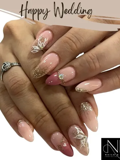 A romantic and modern bridal set. We combined a pink ombre, gold glitter, and fine white leaf art with a single rhinestone for a design that is both intricate and elegant.