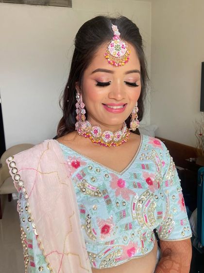 Vibrant Mehendi & Haldi Looks photo 42