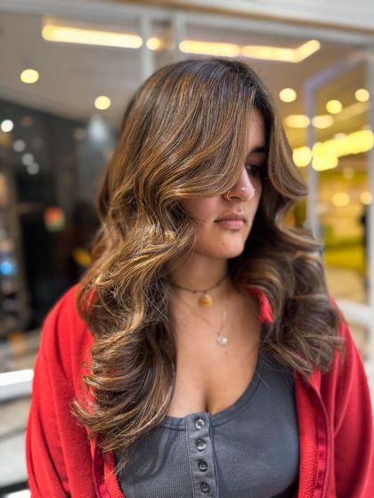 A close-up of the no-bleach balayage, showcasing the beautiful blend of caramel and brown tones. The hair looks incredibly healthy and shiny.