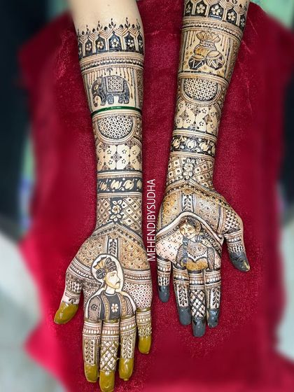 The full view of the bridal mehendi for Pallavi, featuring portraits and traditional elements like elephants, symbolizing good luck and prosperity.