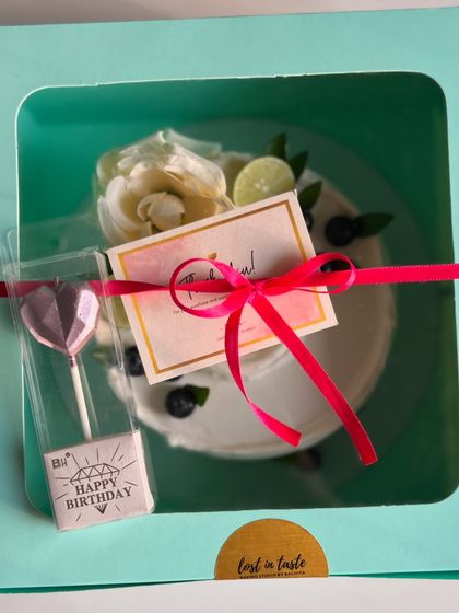 Signature Fruit & Floral Cakes photo 21