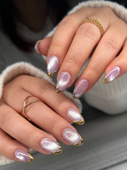 A soft lavender cat-eye polish with a twist. I added a delicate gold chrome drip effect around the cuticle for a touch of unexpected luxury.
