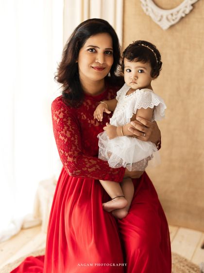 And a matching portrait of mom and her little girl, creating a beautiful series.