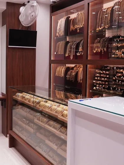 A view of our bangle counter and jewellery displays. We take pride in keeping a vast and well organized collection so that you can browse through our thousands of designs with ease.