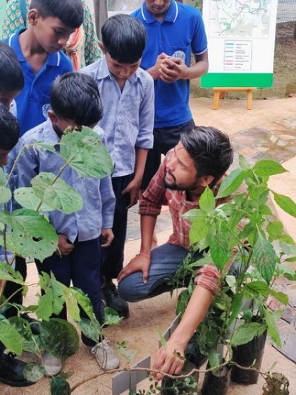 Our expert shows students the details of native plants, sparking their curiosity and teaching them about the local ecosystem.
