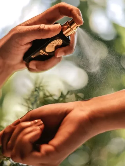 A guest experiences a new fragrance during the scent-making workshop. This hands-on, sensorial journey is a unique way to engage your creativity and learn about the powerful connection between scent and emotion.