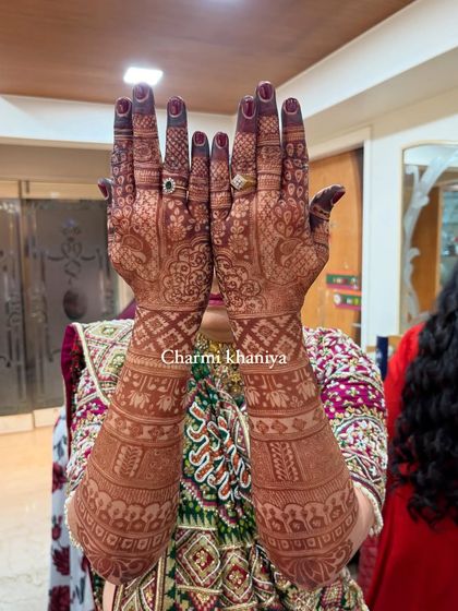 Elegant Back of Hand Designs photo 14