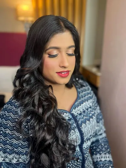 The NFA 2024 award winner, looking stunning for her event. We created a glamorous look with a bold red lip.