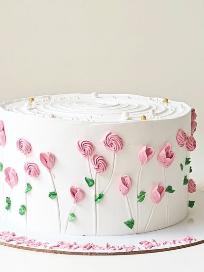 Elegant Buttercream & Floral Designs photo 4