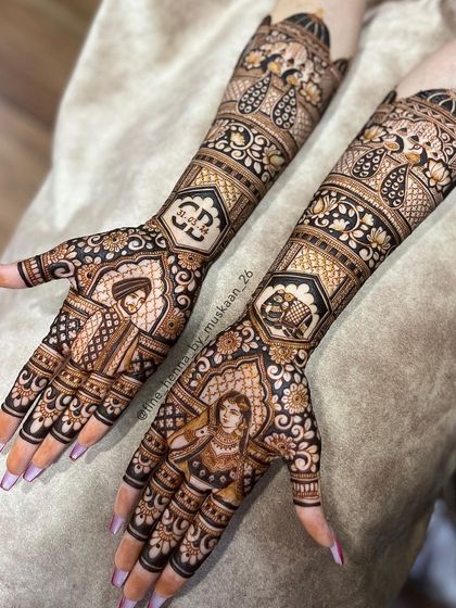 A full story on both hands. This design includes Sikh bride and groom portraits, their initials, and a doli scene, creating a complete narrative of their wedding day.