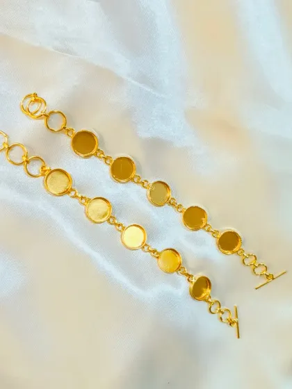 We've added these beautiful multi-bezel bracelet bases to our stock. They are perfect for creating intricate designs with multiple small resin pours or for showcasing a variety of tiny flowers.