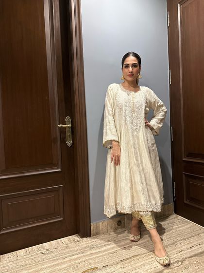 Another full-length pose in the off-white Anarkali, showcasing its timeless appeal. A perfect addition to a classic ethnic wardrobe.