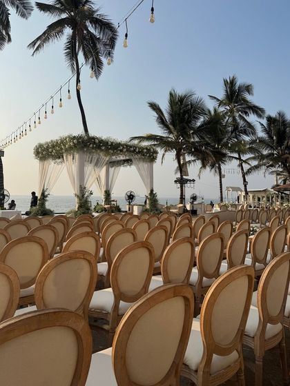 Ethereal Gardens: White & Green Decor photo 15