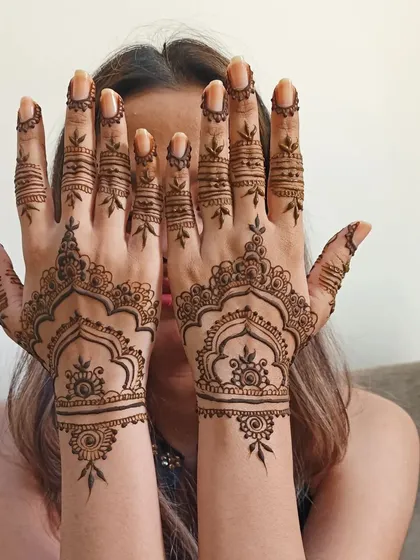 If you're looking for something simple yet elegant, this minimalist design is a perfect choice. It's a popular option for party guests who want a touch of henna art without full coverage.