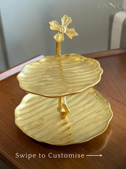 This is our elegant two-tiered golden platter, a versatile piece perfect for customization. We designed it to be a beautiful foundation for creating personalized festive and celebration hampers.