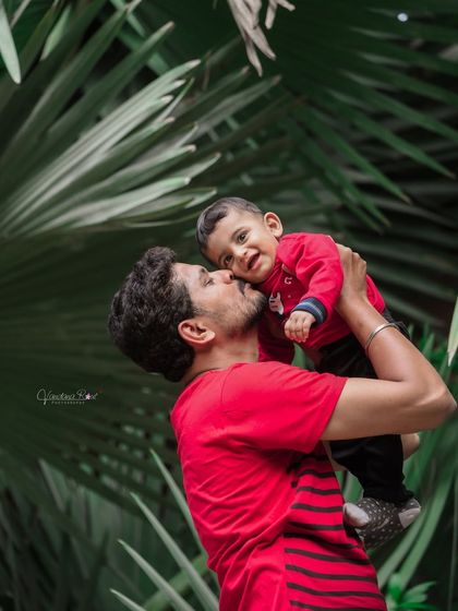 Our outdoor garden area provides a backdrop of real, lush greenery. It's the perfect spot for capturing natural-light portraits, like this heartwarming moment between a father and his son.