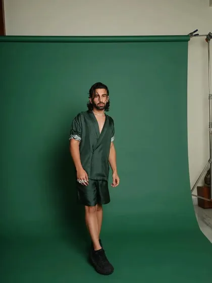 A full-length shot of Orry's GQ look. The coordinated set was a bold choice that paid off, making him a standout at the event.
