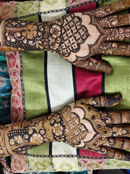 Hajira Mehendi Artist - Mehndi Artist Services Modern & Minimalist Designs photo 44