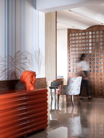 A duplicate image of the wallpaper and console.