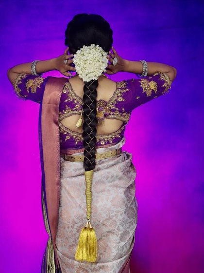 This set of photos shows a muhurtham look created with our purple Victorian jewellery. It demonstrates how non-traditional colours can also look stunning with bridal wear.