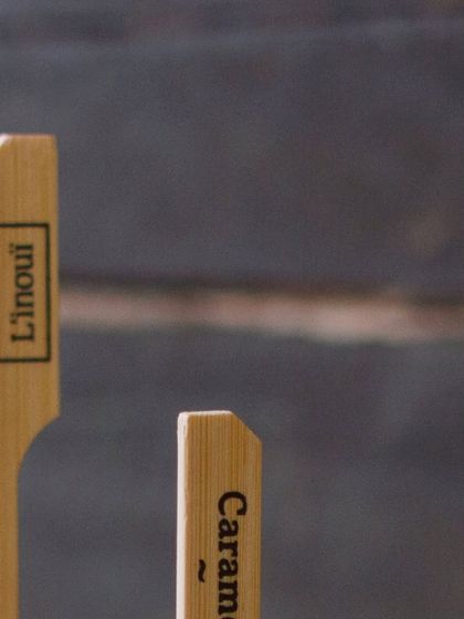 Our branded bamboo stirrers, one for our classic L'inoui flavour and another for Caramel. Every detail is designed to enhance your authentic hot chocolate experience.