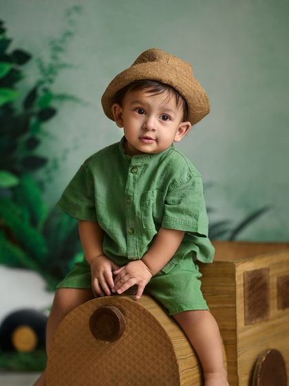 Indoor & Studio-Style Portraits photo 3