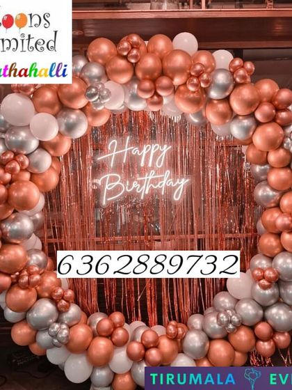 A stylish rose gold and silver balloon ring with a fringe backdrop, perfect for a chic birthday celebration at home.