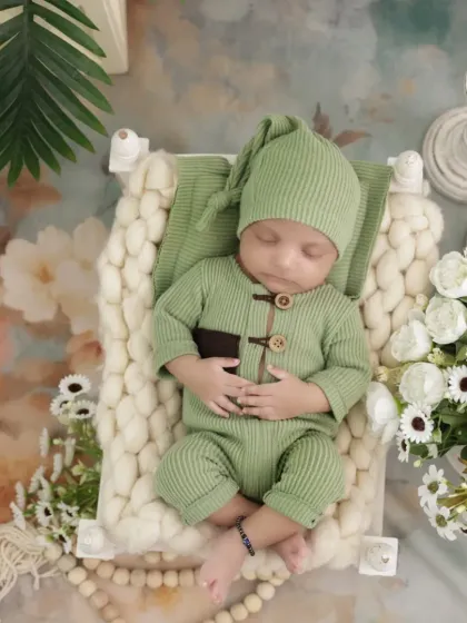 Newborn Dreams: The First Few Weeks photo 32