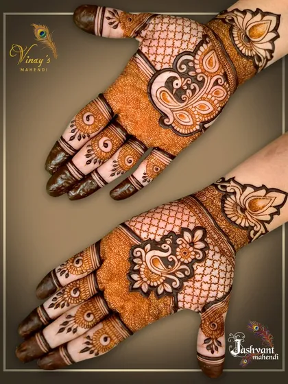 A light and airy design for the back of the hand, featuring paisley and floral elements.