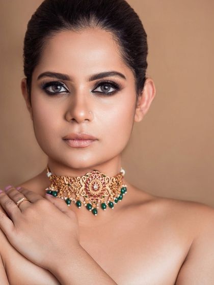 Another angle of this beauty look, highlighting the intricate details of the choker. This demonstrates my ability to capture jewelry with precision, making it suitable for accessory lookbooks.