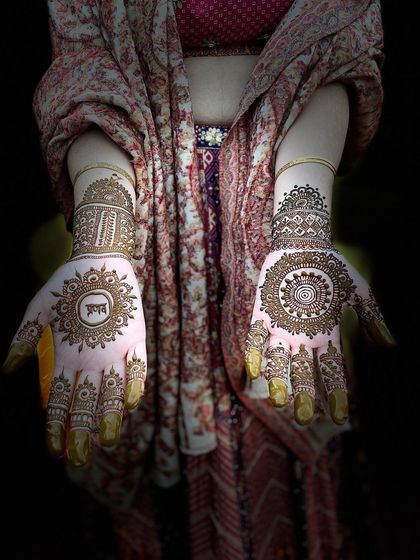 Another view of the freshly applied mehndi, showing the intricate details of the mandala and finger designs.