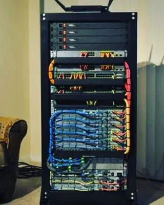 This is how we leave a finished job: a fully configured server rack with clean, structured cabling. An organized network is a reliable network.