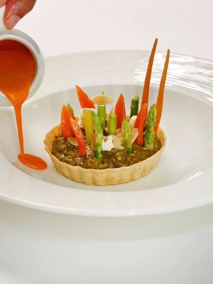Our saag tart is a harmony of flavours, with tossed vegetables, roasted almonds, and a rich makhani sauce. It brings tradition and creativity together on one plate.