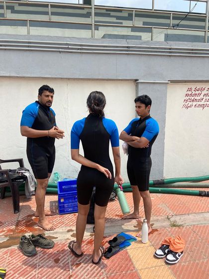 Our PADI Open Water referral course in Bengaluru is a real time-saver. Complete your theory and pool training over a weekend with our instructors.