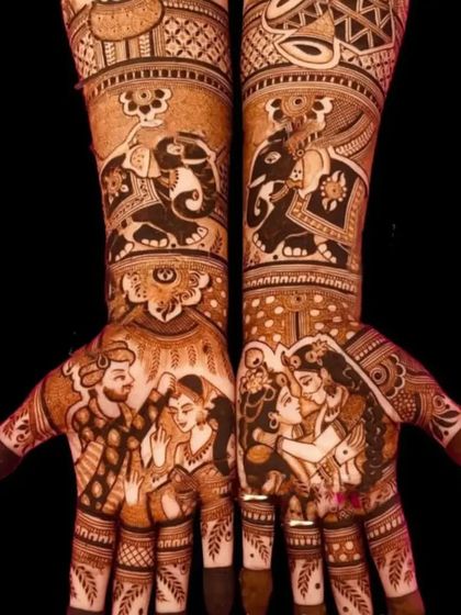 Here, I've captured a special moment between the couple on their palms. This kind of personalized storytelling is what makes my bridal mehndi unique.