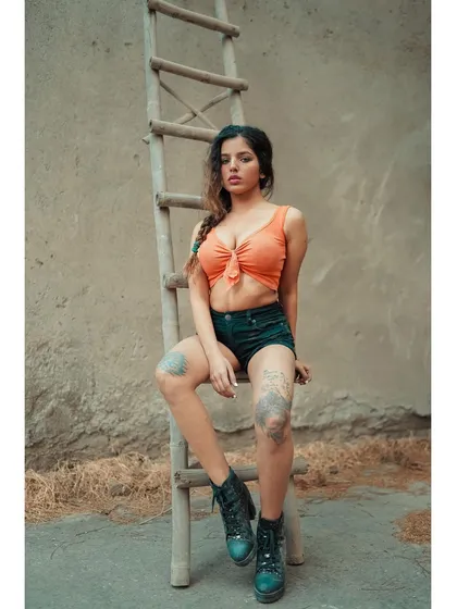 Finding interesting props is part of the fun. This old wooden ladder against a rustic wall provided the perfect stage for a raw and powerful portrait.