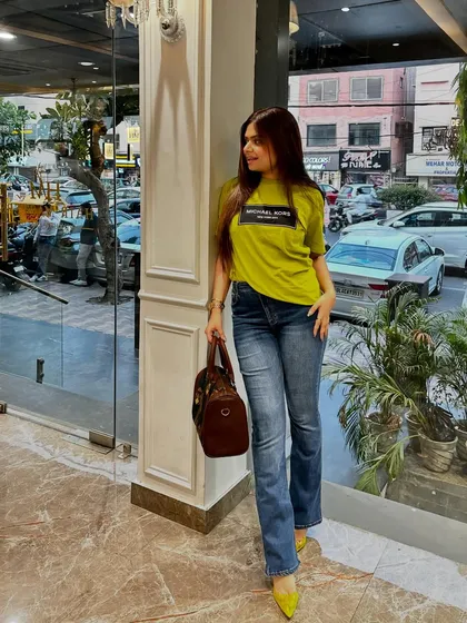 A casual day out look. Even a simple t-shirt and jeans can be stylish.