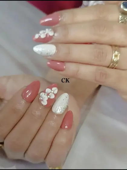 Another view of the dusty rose and white glitter set, showcasing the clean application and detailed floral work.